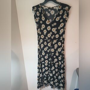 Signature by Sangria Black Maxi Dress with Daisy Print